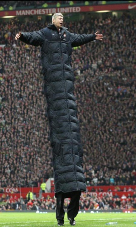 Arsene-Wengers-coat-gets-bigger-every-day.jpg