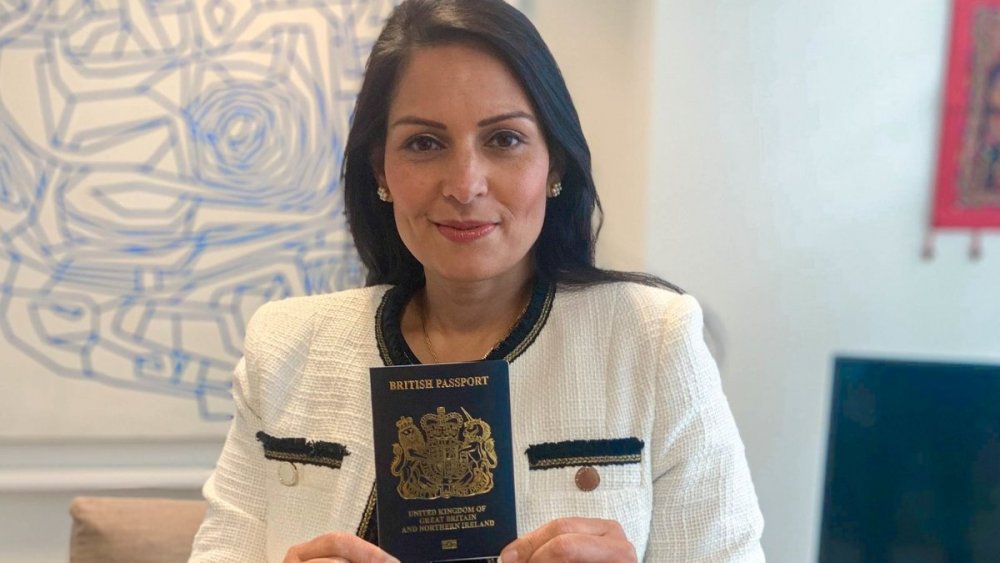 skynews-new-uk-passport-blue-passport_4926748.thumb.jpg.ba08fde5c4ba9c5b940a97cf701931dd.jpg