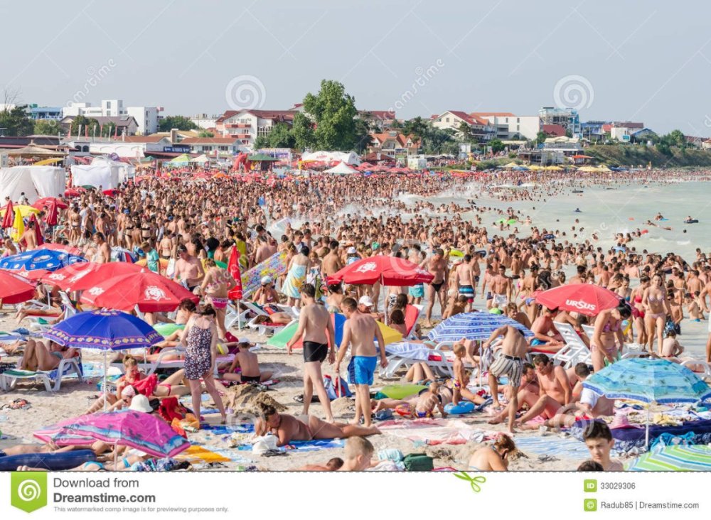 very-crowded-beach-full-people-costinesti-romania-august-black-sea-august-costinesti-romania-costinesti-one-33029306.jpg